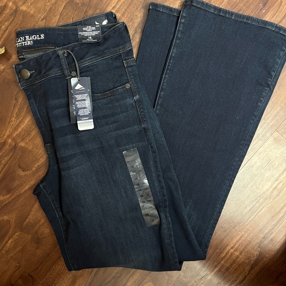 American Eagle Outfitters Women's dark denim jeans NWT